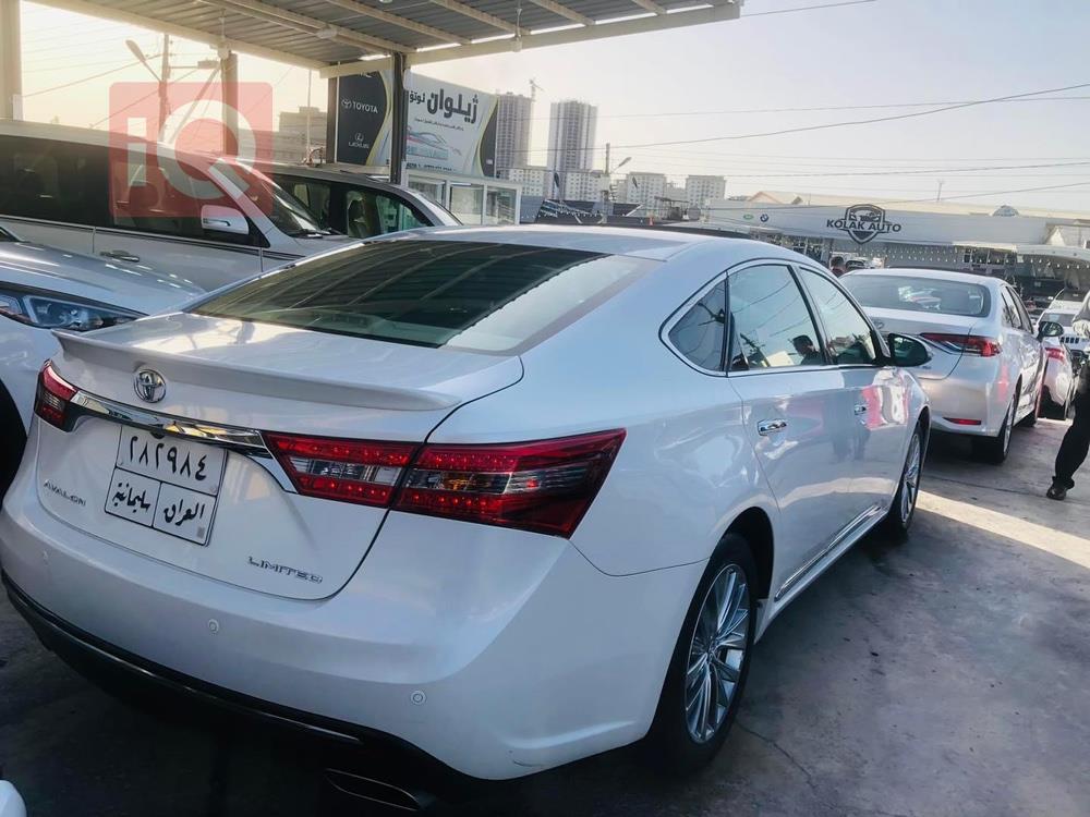 تويوتا أفالون